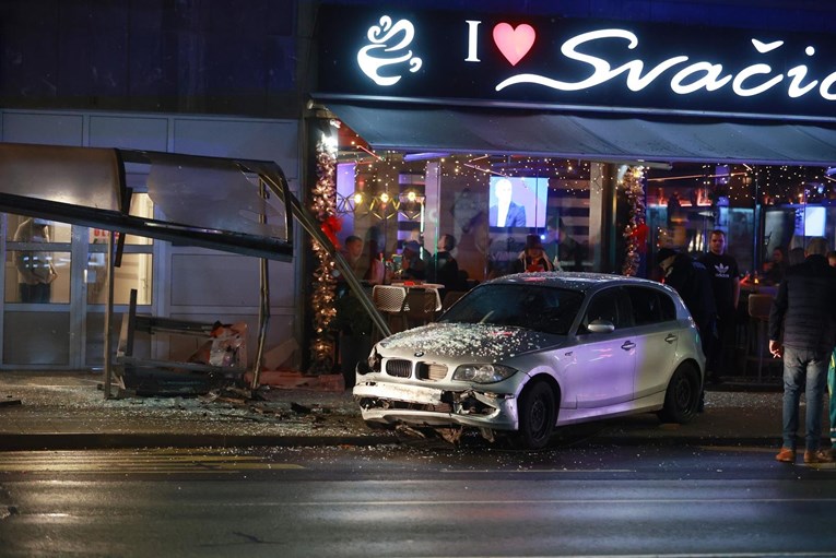 FOTO BMW-om naletio na autobusnu stanicu u Osijeku, troje ozlijeđenih