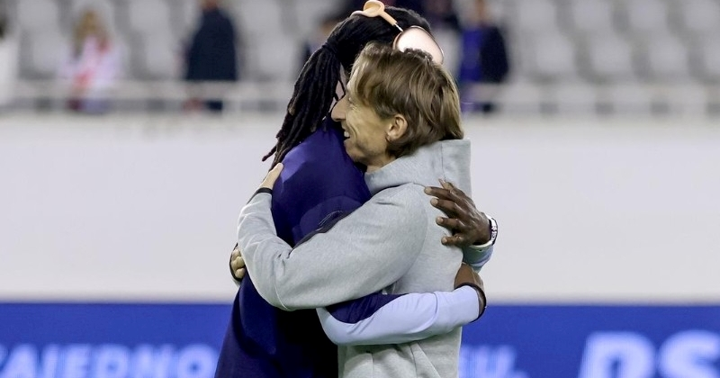 FOTO Francuz se oduševio kad je vidio Modrića. Izgrlili se na terenu Poljuda