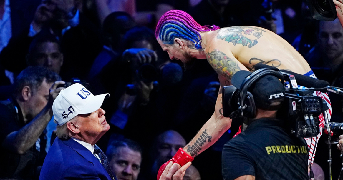 FOTO UFC na travnjaku Bijele kuće. Publika Trumpu pjevala "Sretan rođendan"