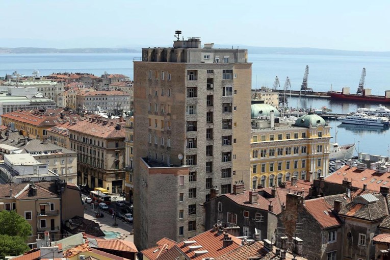 Policija upala u stan 39-godišnjaka u Rijeci. Pronađena droga i žena (29) s tjeralice