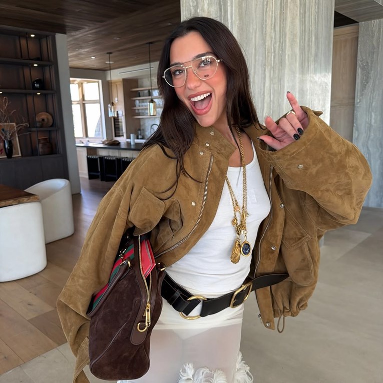 Dua Lipa izašla u prozirnoj suknji koja malo toga prepušta mašti