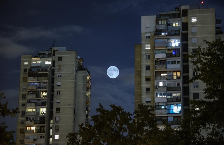 Pun Mjesec stvorio je bajkovit prizor iznad Zagreba i Osijeka