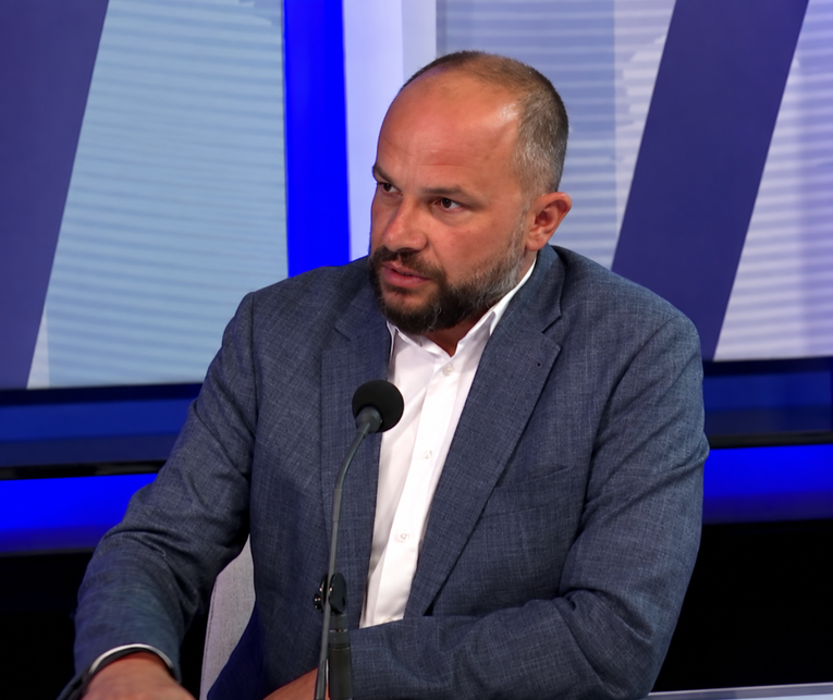 Hajdaš Dončić: Prvo su uništili obrazovni sustav, sad su se prebacili na smeće