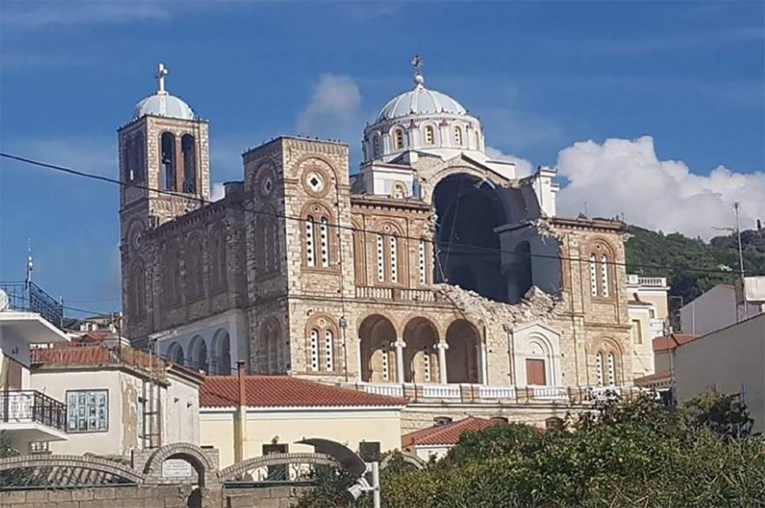 U potresu uništene i građevine na grčkom otoku Samosu, na crkvi nastala ogromna rupa