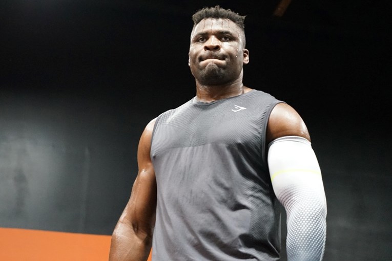Ngannou prekinuo nagađanja o odlasku u mirovinu. Vraća se u kavez