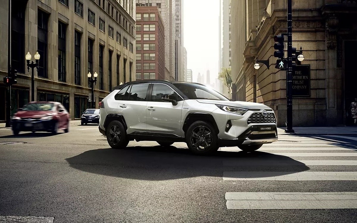 Grupna tužba protiv Toyote. Krovovi na modelu RAV4 spontano pucaju