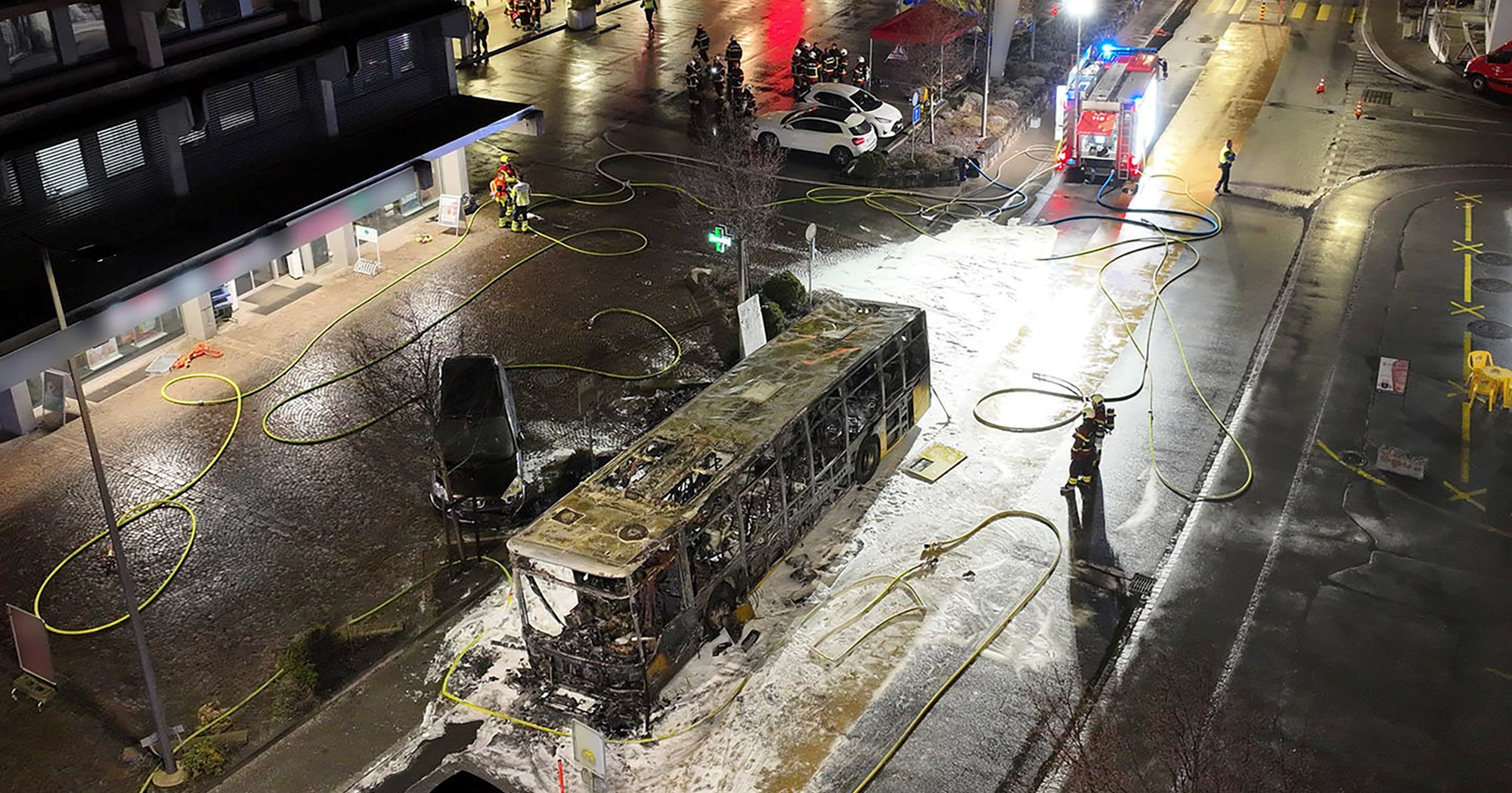 Otkriveno tko se zapalio u autobusu u Švicarskoj. Poginulo šestero ljudi