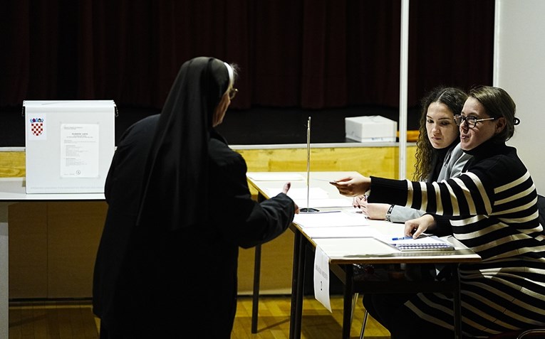 FOTO Za predsjednika Hrvatske glasa se i u sedam gradova u BiH