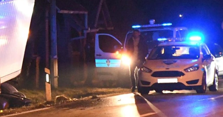 Kamion se zabio u kuću u Slavoniji. Više osoba ozlijeđeno