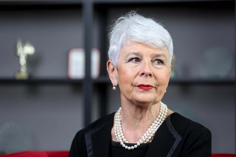 Jadranka Kosor objavila fotografiju iz bolničkog kreveta: "Jasno da boli"