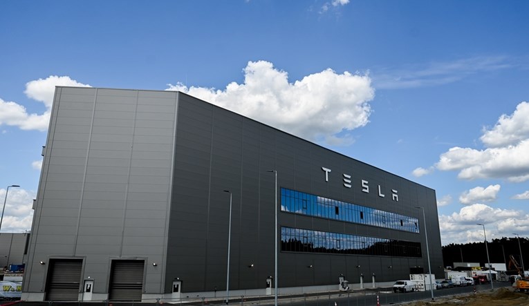 Tesla otpušta 300 radnika u pogonu kod Berlina. "To nisu zaposlenici kompanije"