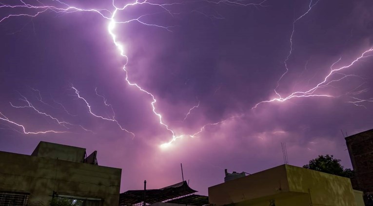 U Indiji alarmantno porastao broj smrtonosnih udara munja, upozoravaju znanstvenici