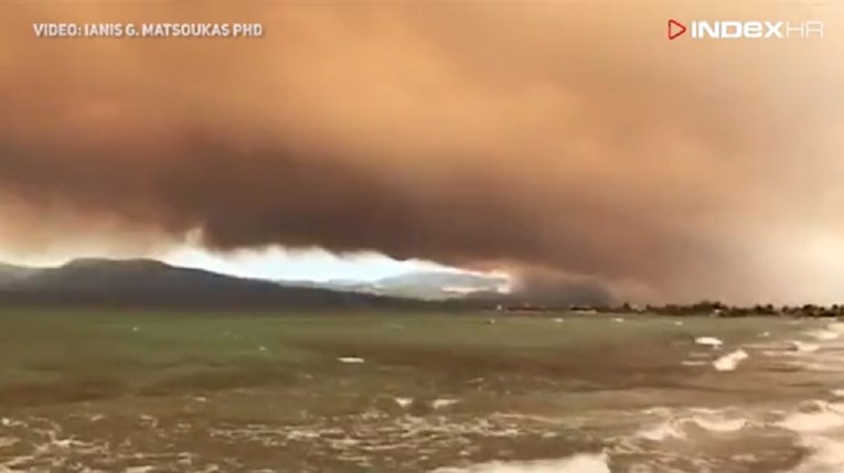 VIDEO Ogromni požari bjesne na grčkoj Eubeji, gust dim nadvio se i nad Atenom
