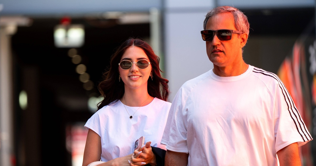 F1 legenda i njegova kći pojavili su se na stazi. Kaznu je dobila momčad njegova sina