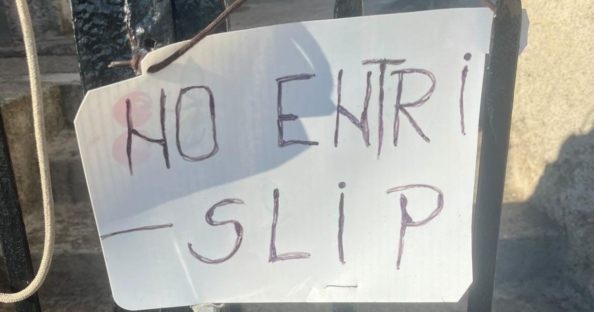 Natpis na vratima u Dalmaciji nasmijao Fejs: "Engleski kao u naših europarlamentarki"