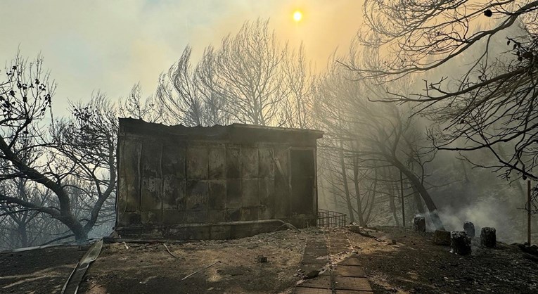 Još gori kod Solina. 150 vatrogasaca na terenu, od ranog jutra im pomažu kanaderi