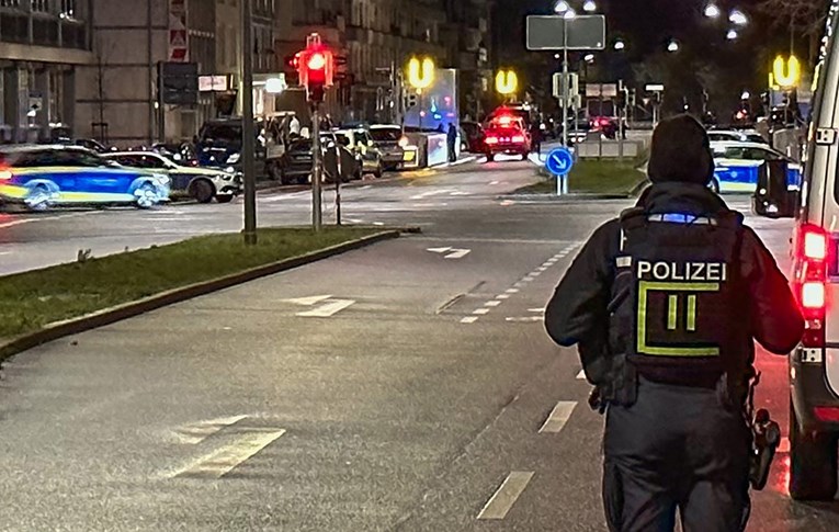Njemačka policija nakon potjere u kombiju pronašla 30-ak migranata