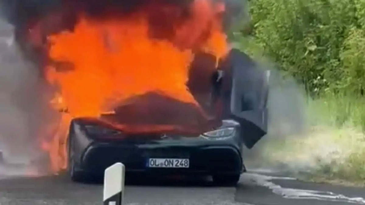 Ovako gori jedan od najrjeđih Mercedesa na svijetu