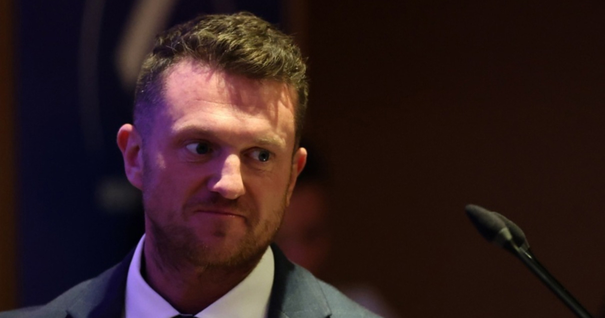 Krajnji desničar u UK-u organizira skup. 11 pristaša zabranjen ulazak u zemlju