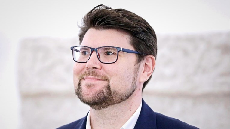 Grbin: Anušić je očito spreman skinuti gaće za ulazak u vladu