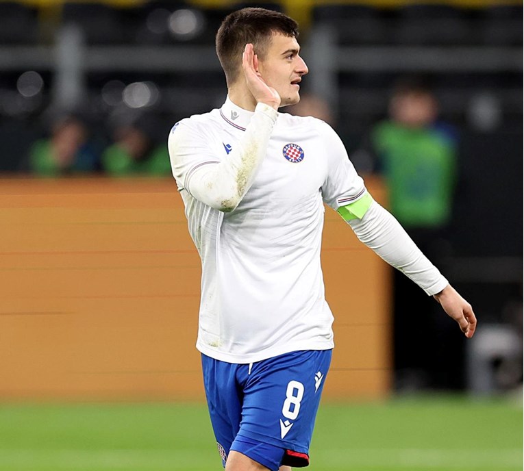 Bio je kapetan srebrne generacije juniora Hajduka. Otišao je u Žalgiris