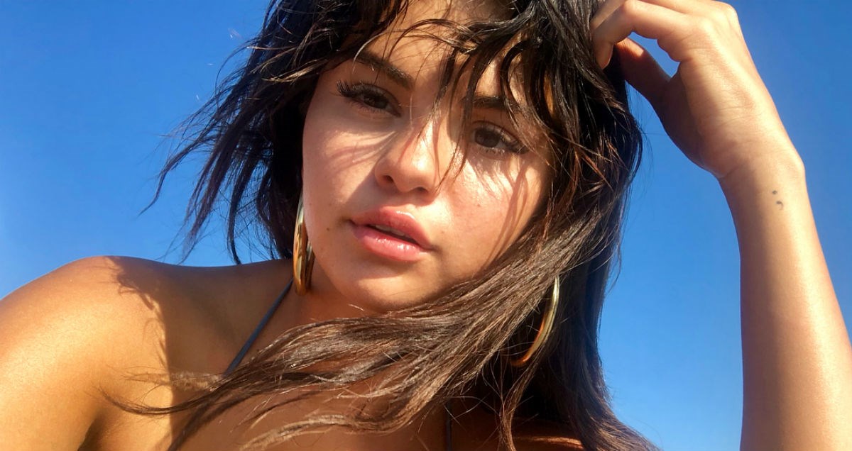 Selena Gomez izgleda fantastično u najseksi badiću sezone