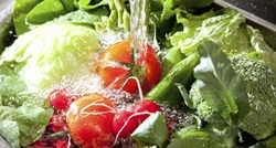 Je li doista potrebno namakati voće i povrće u vodi prije konzumiranja?