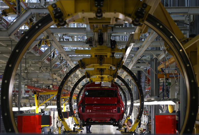 Automobilski div gasi proizvodnju vozila kod Pariza