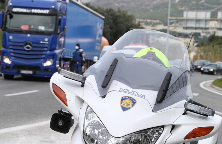 Dva alkoholizirana vozača probila blokadu u Splitu, bježali policiji