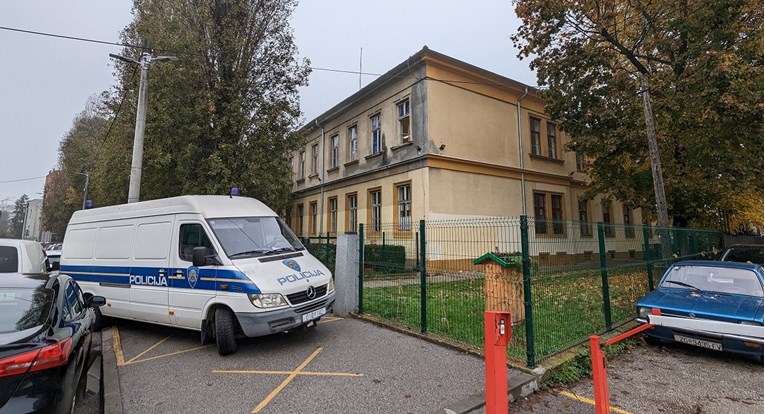 VIDEO Dojava o bombi u osnovnoj školi na zagrebačkoj Knežiji je lažna