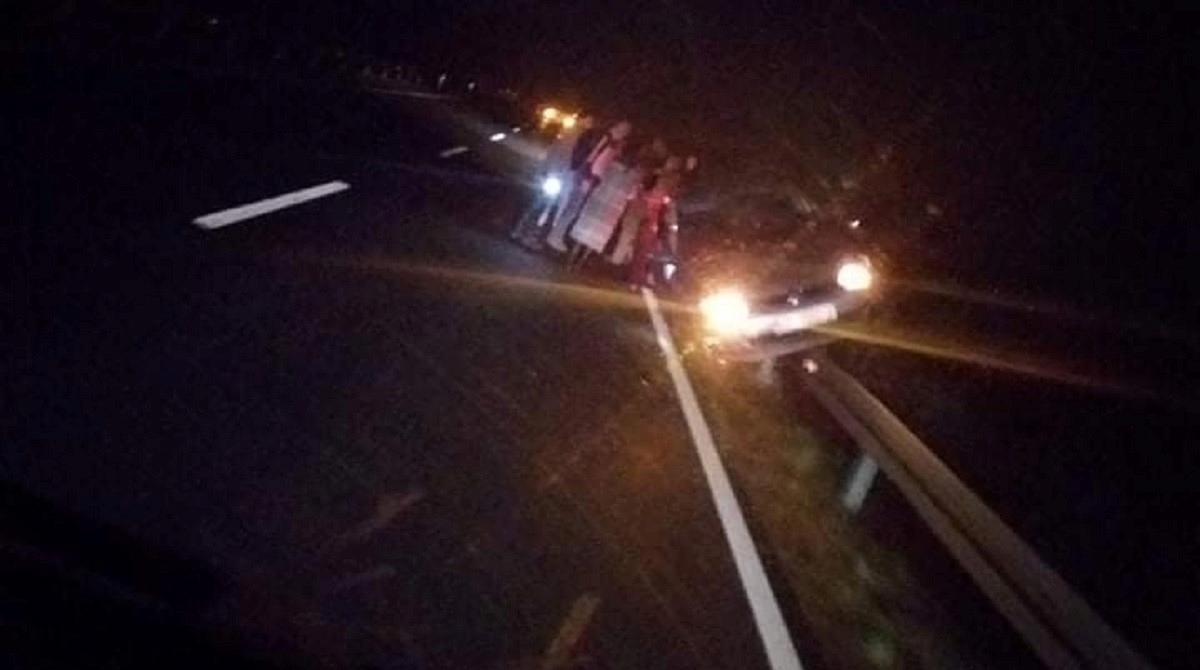 Pijani vozač kod Zaprešića skrenuo u suprotni trak i vozio se po zaštitnoj ogradi