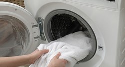 Upozorila na grešku koju mnogi rade kad stavljaju rublje na pranje: "Opasno je"