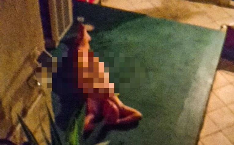 FOTO Muškarac potpuno gol ležao ispred zgrade u Splitu