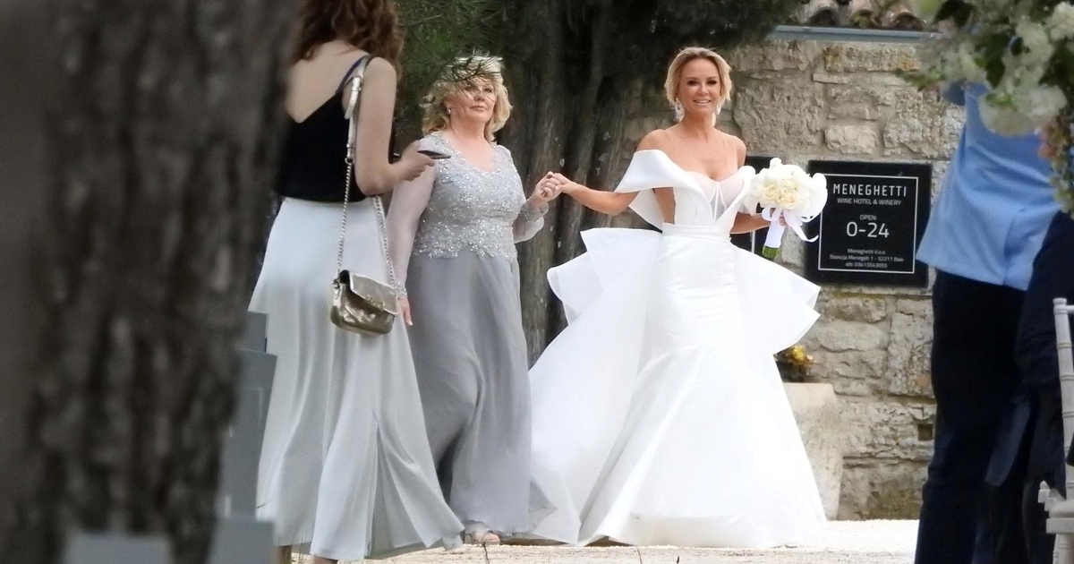 VIDEO Maja Šuput udala se na luksuznom imanju u Istri, nosila tri različite haljine
