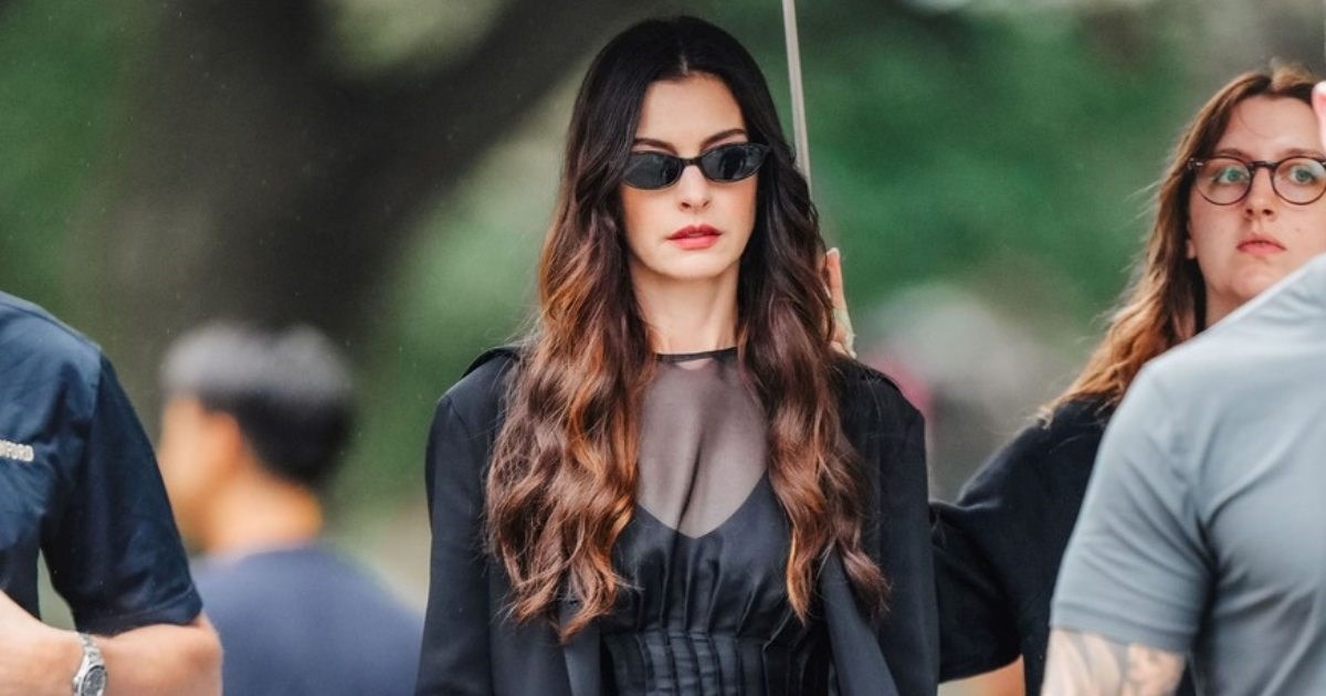 Anne Hathaway još jednom oduševila na setu Vrag nosi Pradu 2