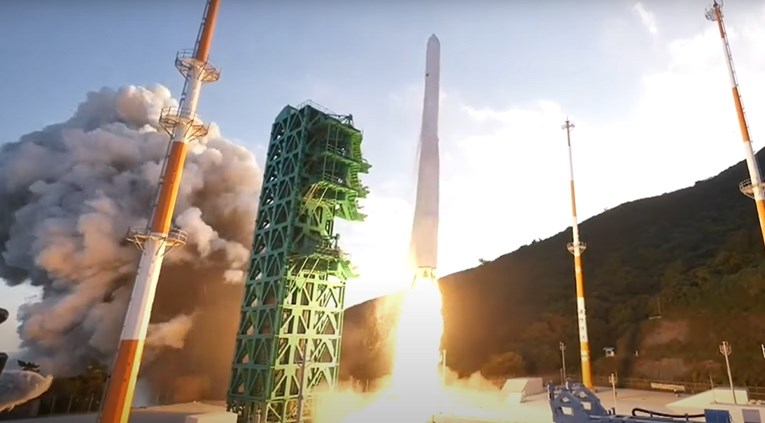 Južna Koreja uspješno testirala prvu svemirsku raketu na kruto gorivo