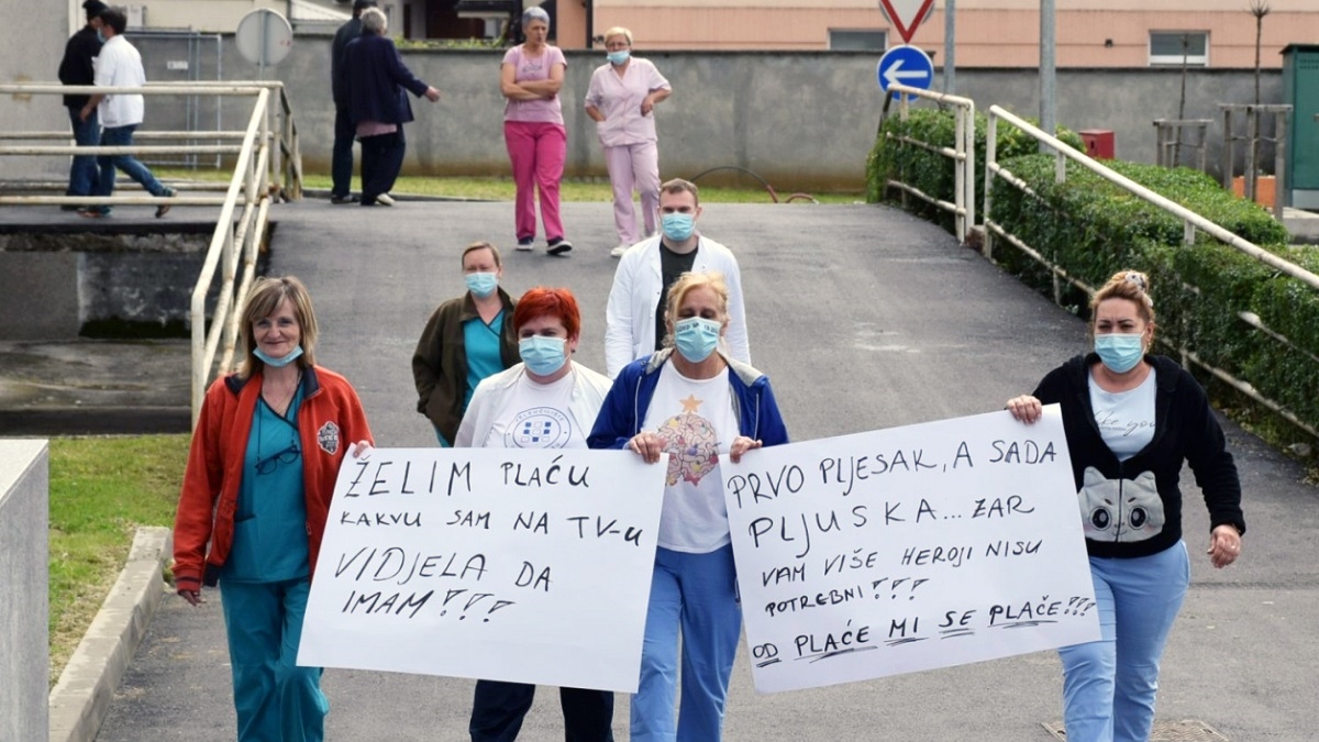 Prosvjedi ispred bolnica u Bjelovaru i Zadru: "Radimo smjene od 12 sati za 1000 eura"