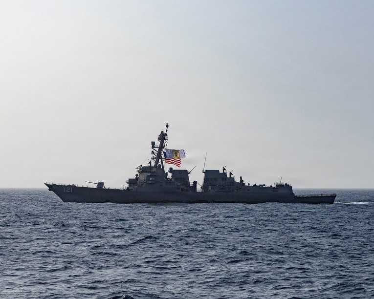 Neki brodovi odbili američku pratnju za prolaz kroz Hormuz nakon napada