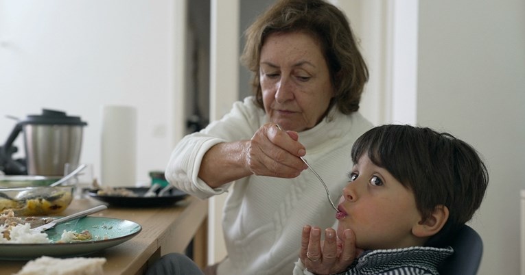 Generacija X proglašena je "najgorim bakama i djedovima"