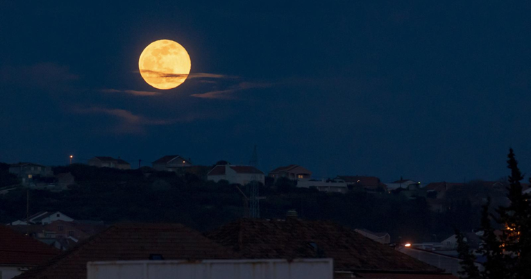 Pogledajte divne fotografije punog Mjeseca iznad Hrvatske