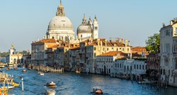 Veneciju od iznimno visoke plime zaštitio sustav brana Mose