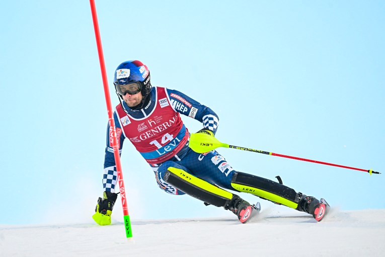 Debakl hrvatskih skijaša. Kolega i Rodeš izletjeli, Zubčić diskvalificiran