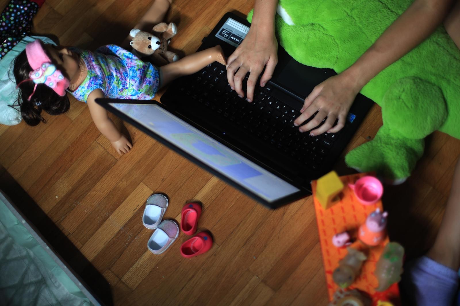 Francuska će zabraniti društvene mreže za mlađe od 15 godina