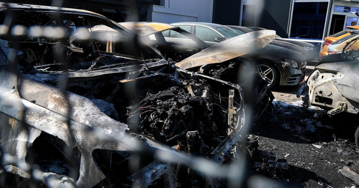 U Zagrebu gorjeli Audiji, Mercedesi i BMW. Dan ranije bacani Molotovljevi kokteli