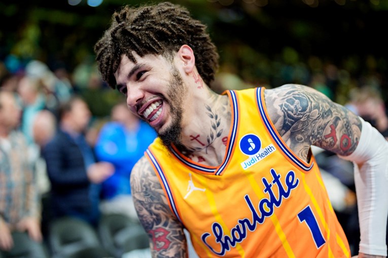 VIDEO NBA klub prvi put od 2016. pobijedio šest u nizu. Trener slavio akrobacijama