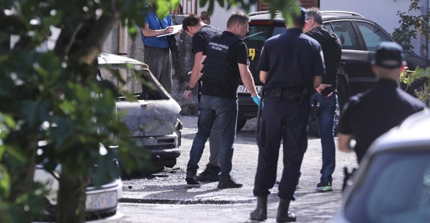 Izgorjela dva auta u Splitu, policija privela jednu osobu