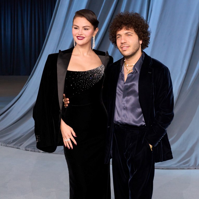 Selena Gomez i Benny Blanco pokazali božićno drvce koje je sve samo ne klasično