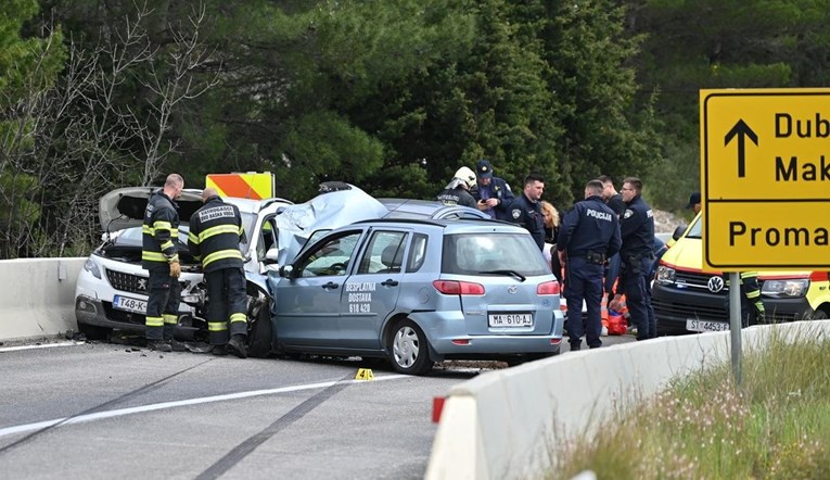 Sudarila se tri auta na magistrali kod Makarske, tri osobe završile u bolnici