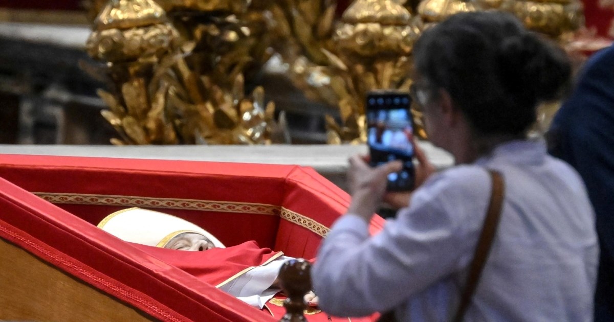 Britanci otišli vidjeti tijelo Pape, zgrozio ih potez brojnih posjetitelja u Vatikanu