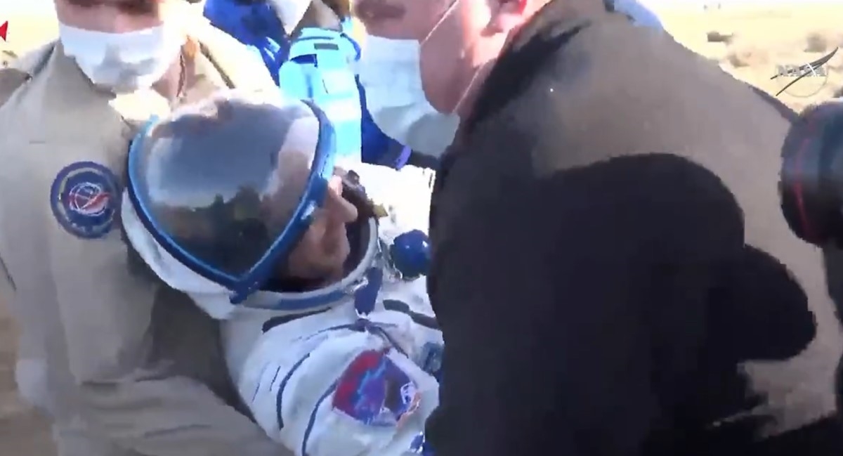 Američki astronaut i ruski kozmonauti zajedno sletjeli u Kazahstan. Pogledajte snimke